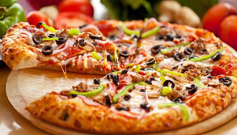 به 7 دلیل خوردن پیتزا خطرناک است 