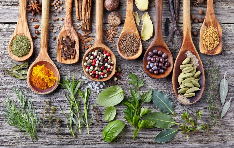 10 گیاه دارویی که به کاهش قند خون دیابتی کمک می کنند