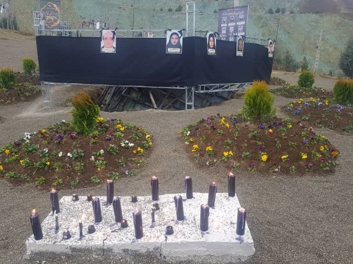 نصب یادمان و حجله در محل حادثه دانشگاه علوم و تحقیقات + عکس