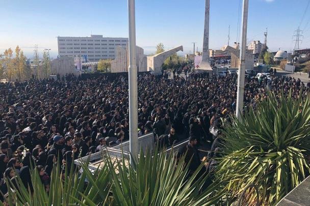 دانشجویان به جانباختگان حادثه علوم و تحقیقات ادای احترام کردند + عکس 