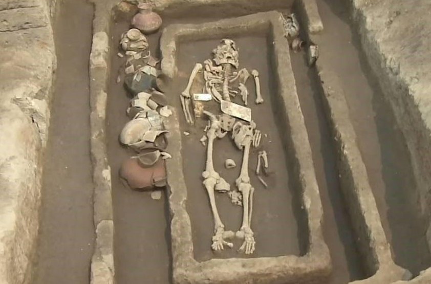  کشف اسکلت انسان غول پیکر ۵ هزار ساله+عکس