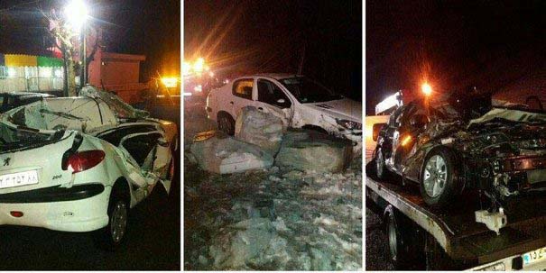 خسارت شدید به خودروها در ریزش کوه جاده چالوس + عکس