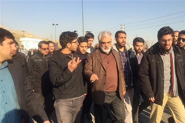 حضور دکتر طهرانچی در جمع دانشجویان واحد علوم و تحقیقات