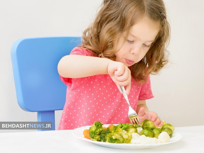 چگونه کودک خود را به سالم خوری عادت دهیم ؟