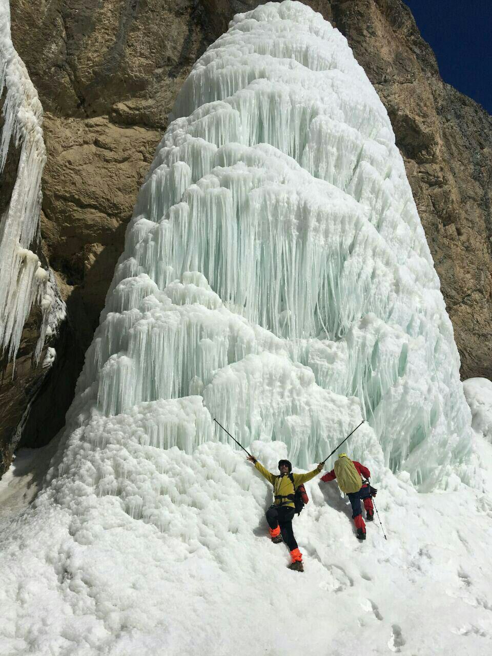 آبشار یخ زده در شمال غرب تهران! +عکس