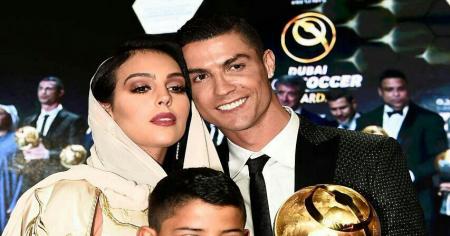نامزد رونالدو با حجاب شد! + عکس