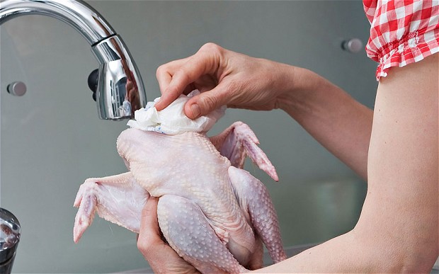 اشتباهات رایج در شستن مرغ