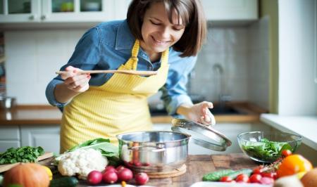 چگونه با غذا خوردن از پیری زودرس جلوگیری کنیم؟