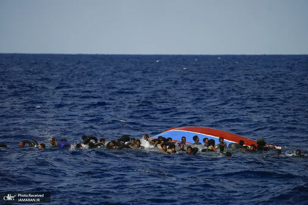 مهاجرانی که قایقشان واژگون شده + عکس - تلگرام آپ