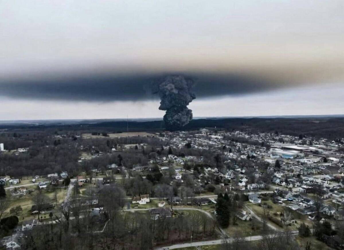 تصاویری عجیب از انفجار قطار حاوی مواد شیمیایی سرطان‌زا در اوهایوی آمریکا + عکس - تلگرام آپ