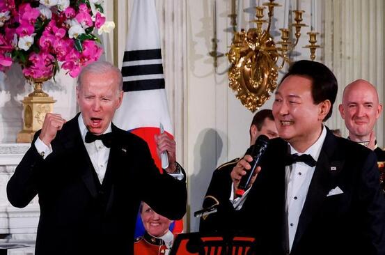 آوازخوانی رییس جمهوری کره جنوبی در ضیافت شام کاخ سفید + عکس - تلگرام آپ