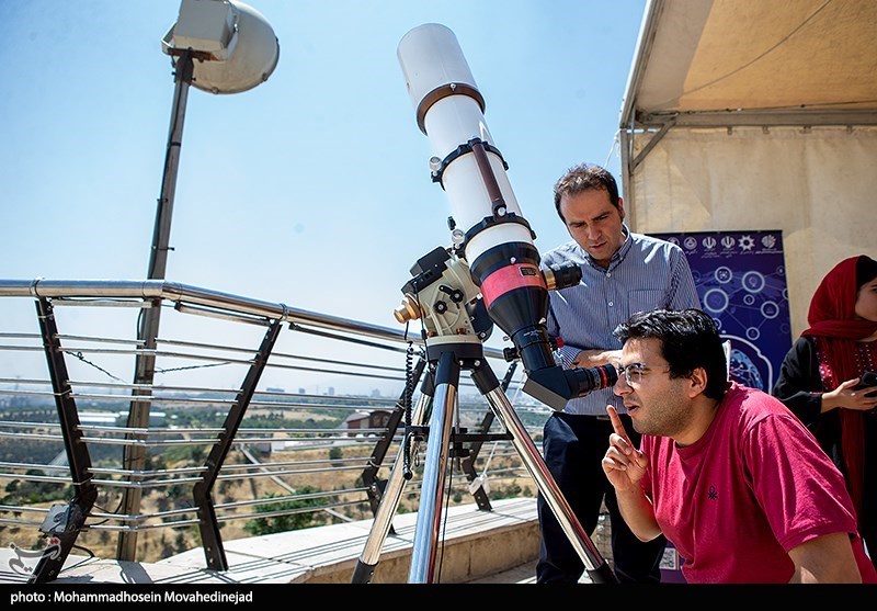 رصد خورشید با بزرگترین تلسکوپ خورشیدی خاورمیانه در برج میلاد + عکس - تلگرام آپ