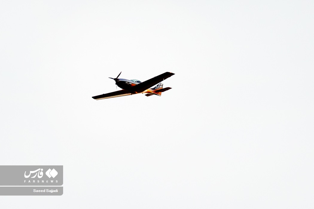پرواز هواپیمای فوق سبک بر فراز برج میلاد + عکس - تلگرام آپ