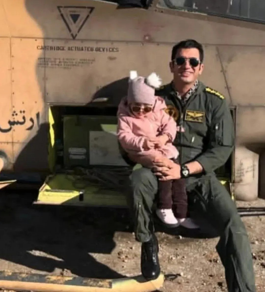 تصویر خلبان هوانیروز که صبح امروز به شهادت رسید